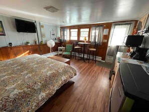 1 makuuhuone, silitysrauta/-lauta, Wi-Fi, vuodevaatteet