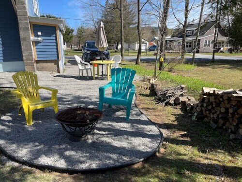 Romantic Hideaway- 6 Minutes from Lake George