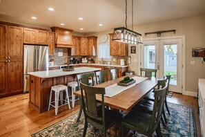Dining - Marysvale Adventure Retreat (Marysvale)