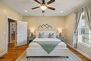 3 bedrooms, in-room safe, desk, iron/ironing board