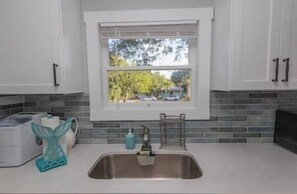 Dishwasher, cookware/dishes/utensils - ArtSea2. 2BR · Upstairs w/Ample Parking | Near Beaches & LECOM (Bradenton)