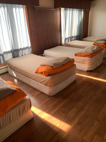 1 habitación y ropa de cama