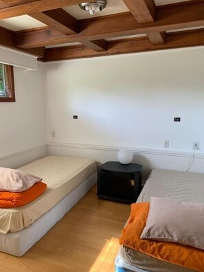 Bed sheets - Vancouver Backpacker House  (Burnaby)