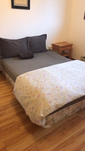 Bed sheets - Vancouver Backpacker House  (Burnaby)