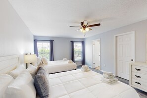 5 bedrooms, iron/ironing board, internet, bed sheets