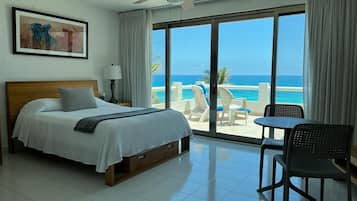 3 bedrooms, in-room safe, iron/ironing board, travel cot