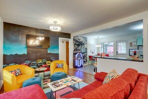 Télévision, cheminée, jeux vidéo, lecteur de DVD