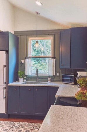 Stovetop, dining tables - Unique and cozy 2BD cottage in Laurel Highlands (Normalville)