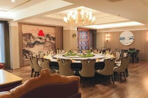 Unclassified image, 3 of 85, button - Huakang International Hotel (Qianjiang)