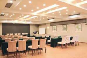 Unclassified image, 4 of 85, button - Huakang International Hotel (Qianjiang)