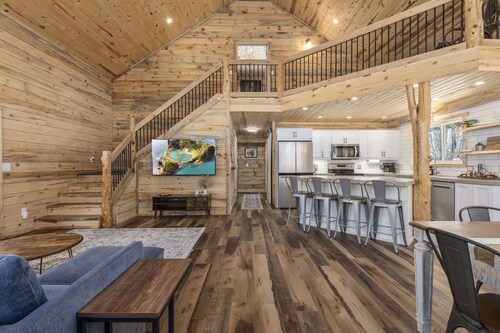 Boulder Ridge - Private Rustic 3BR Cabin