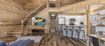 Boulder Ridge - Private Rustic 3BR Cabin