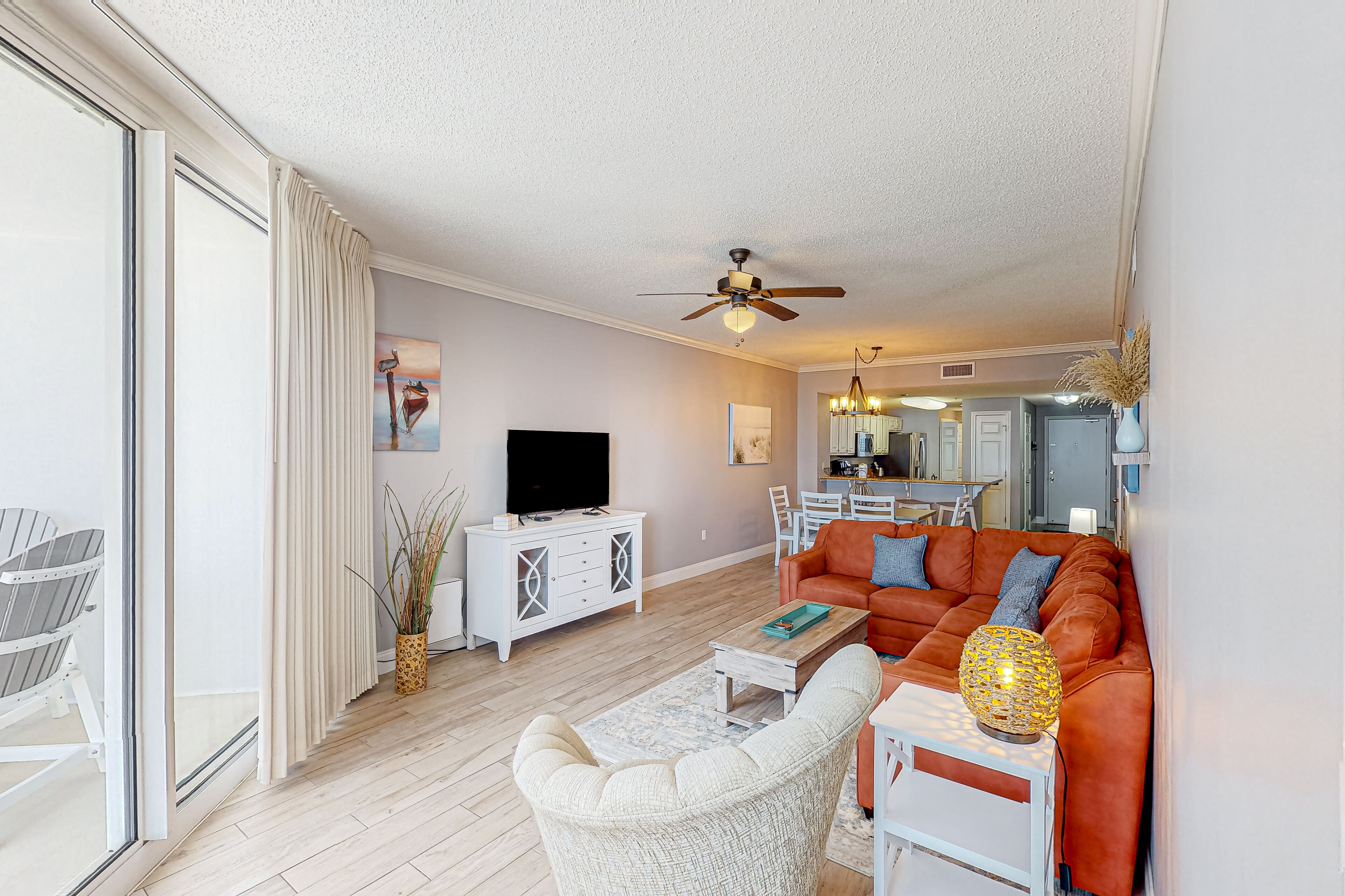 Oceanfront condo with pool, hot tub, tennis court - easy beach access & service