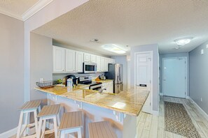 Fridge, microwave, oven, stovetop - Oceanfront condo with pools, hot tub, tennis & gym - easy beach access (Pensacola)