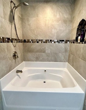 Hair dryer, towels, soap, toilet paper - Relaxing Stay on Trade Street (Greer)