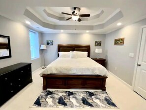 3 habitaciones, tabla de planchar con plancha, wifi y ropa de cama 