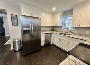 Private kitchen - Relaxing Stay on Trade Street (Greer)