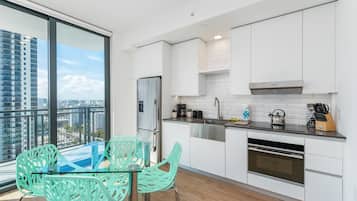 Luxury Studio Suite | In-room dining