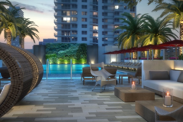 Outdoor pool, free cabanas, pool umbrellas