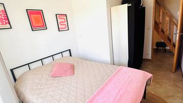 3 chambres, bureau, fer et planche à repasser, Wi-Fi gratuit