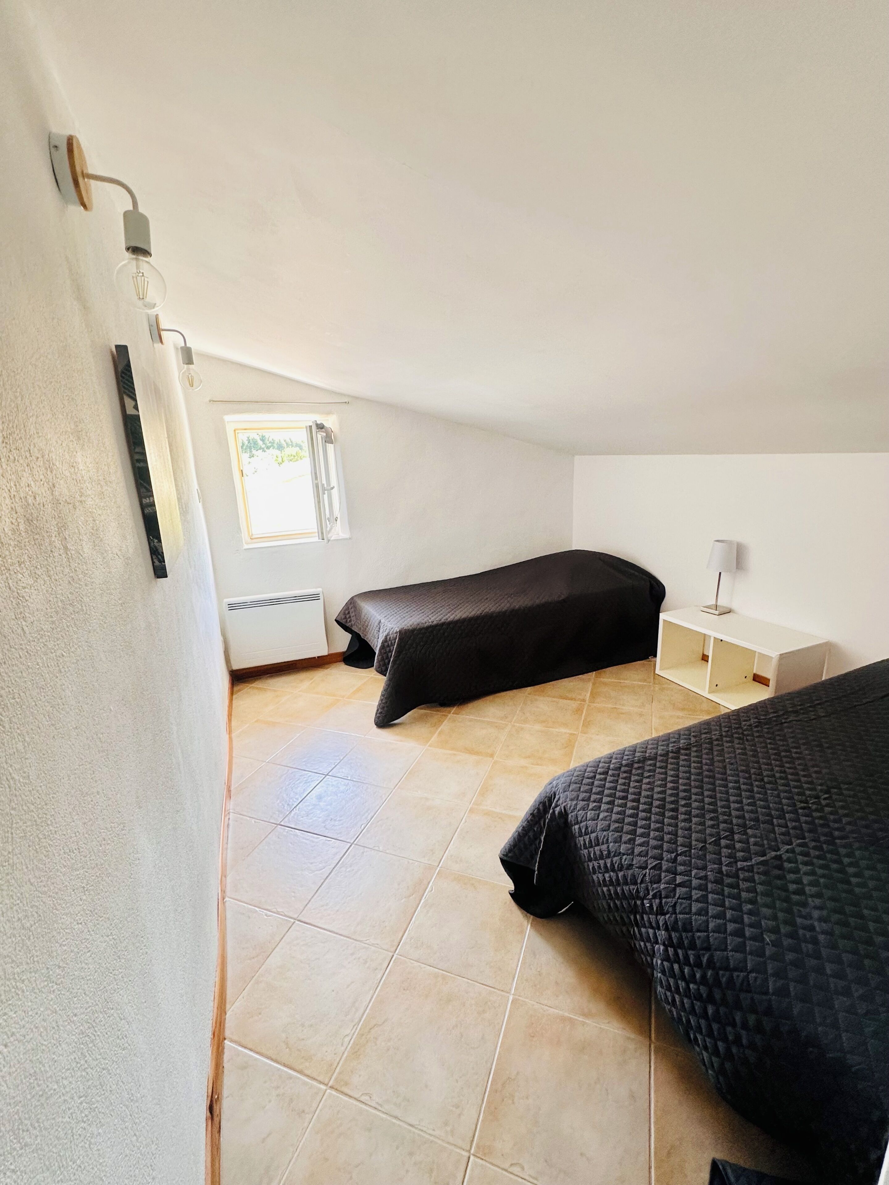 3 slaapkamers, een bureau, een strijkplank/strijkijzer, gratis wifi