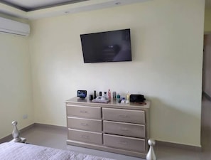 3 chambres, fer et planche à repasser, Wi-Fi gratuit, draps fournis