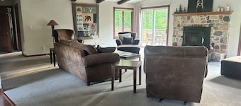 Condo/maison paisible 3CH Wolf River sur 2,5 acres avec vues : 8 couchages