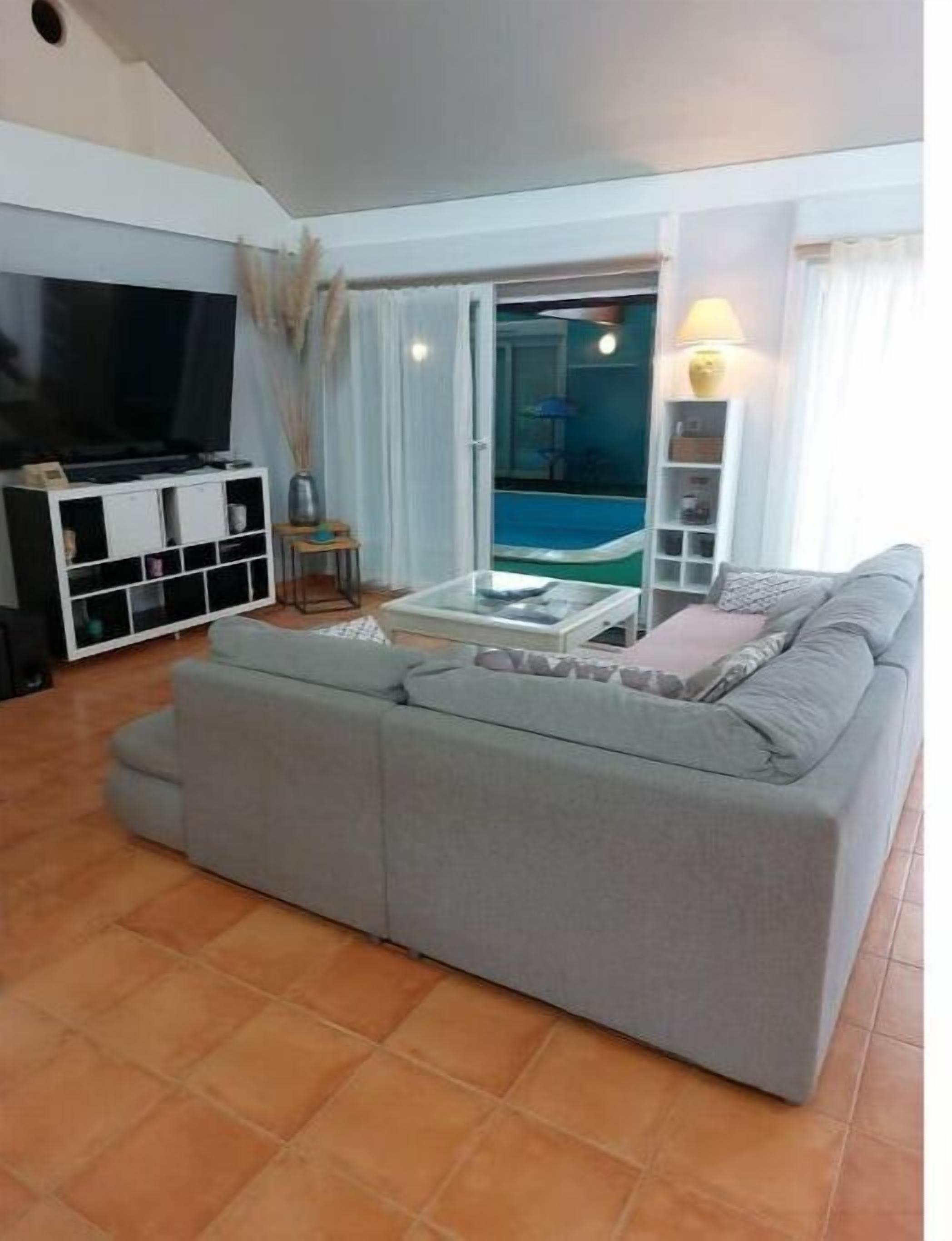 Charming villa (swimming pool, sauna and spa)