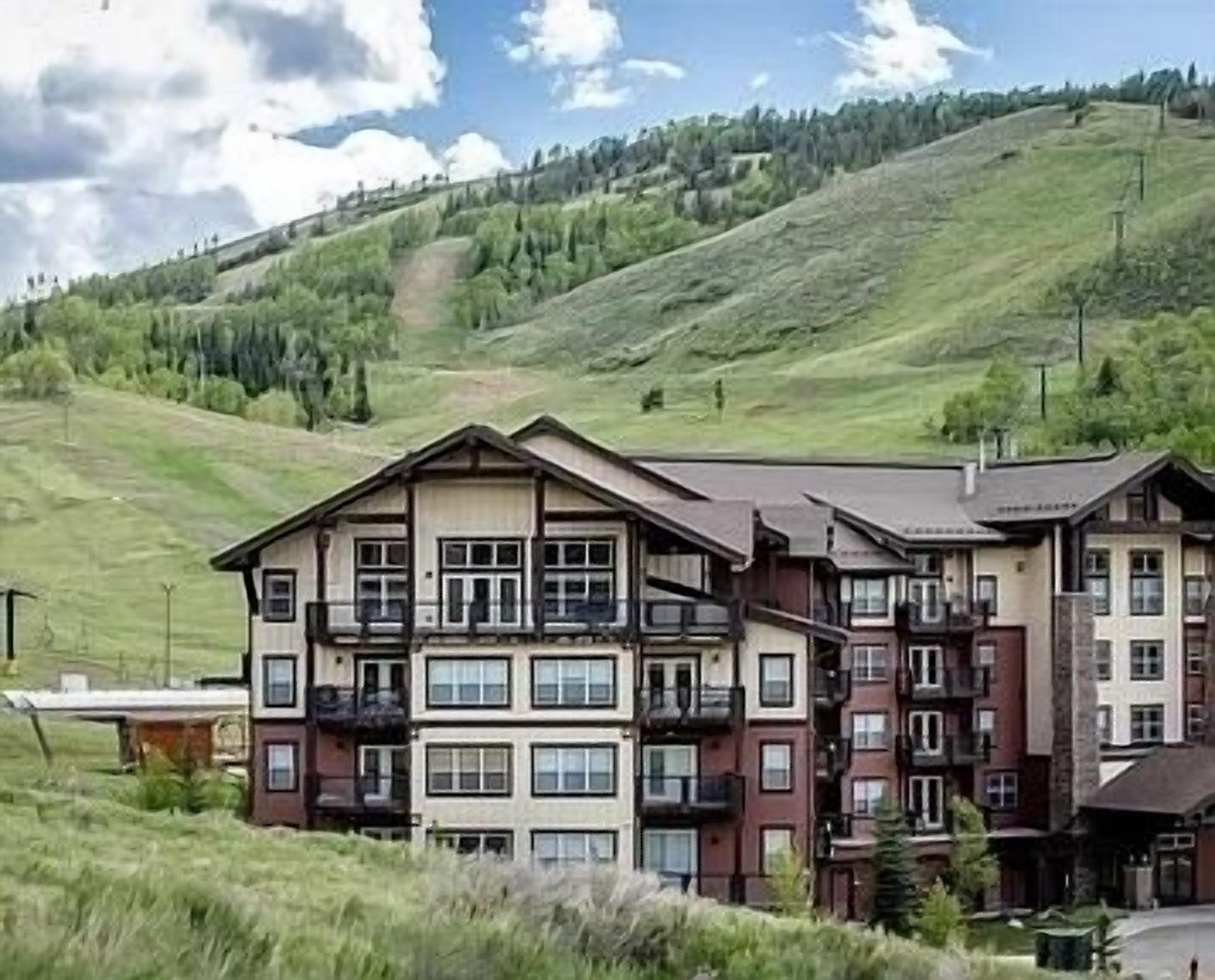 NEW Granby Ranch Slopeside Retreat, Ski In Ski Out, Top Floor Views