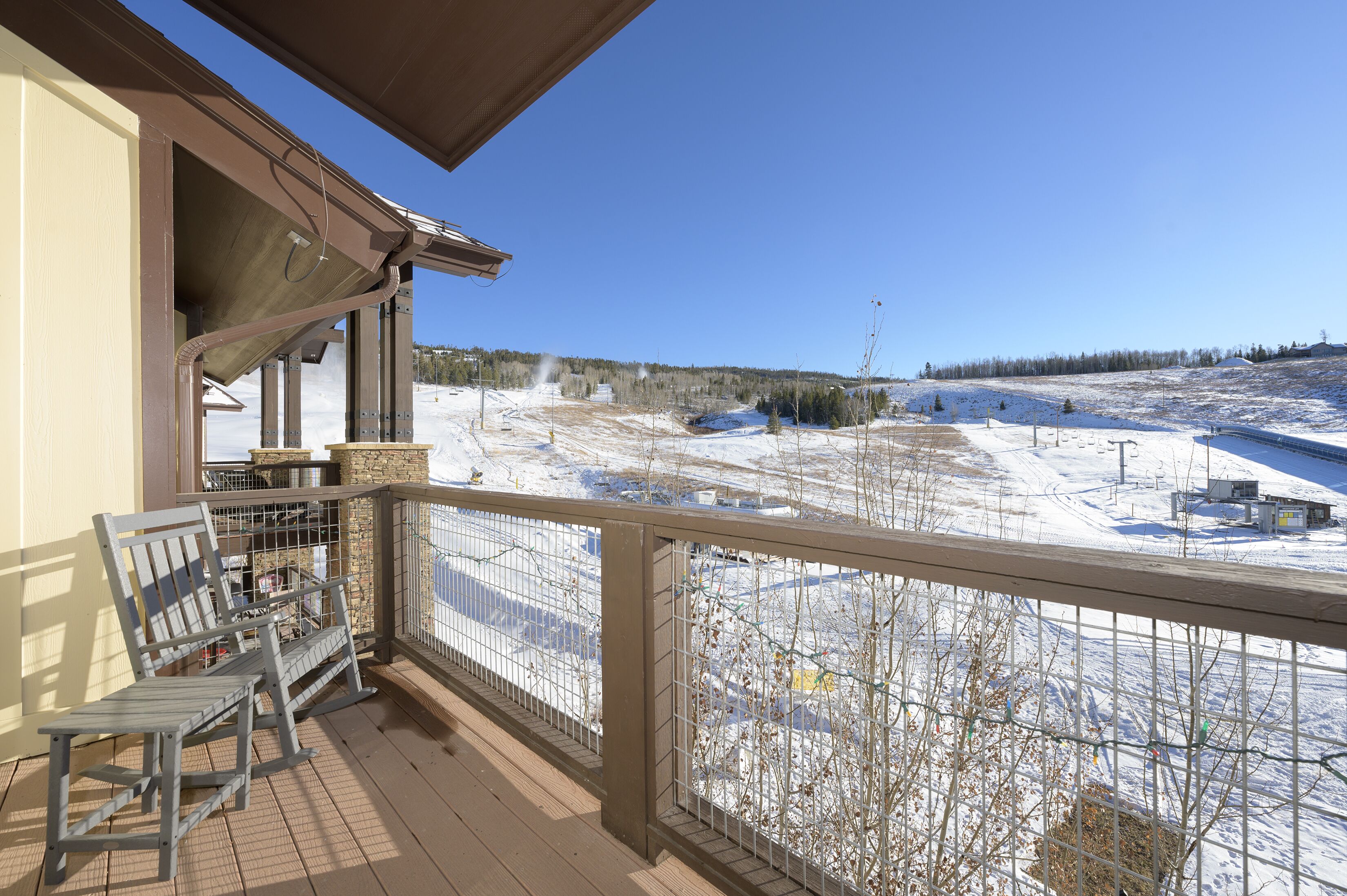 NEW Granby Ranch Top Floor Ski In/Ski Out Slopeside Retreat