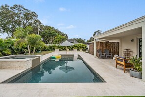Piscine extérieure, piscine chauffée
