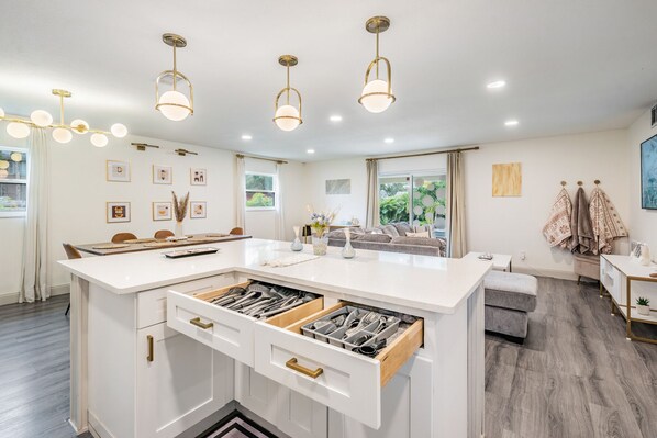 Interior - Heated Pool and Spa Retreat in South Tampa (Tampa)