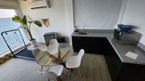 Presidential Studio Suite, 1 Bedroom, Refrigerator & Microwave, Beach View | Private kitchen | Shared fridge, microwave - HOTEL BOUTIQUE ATENAS  (Paracas)