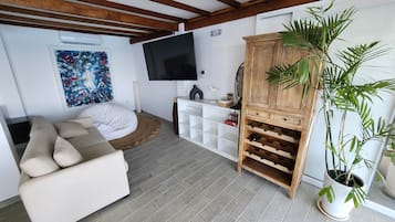 Presidential Studio Suite, 1 Bedroom, Refrigerator & Microwave, Beach View