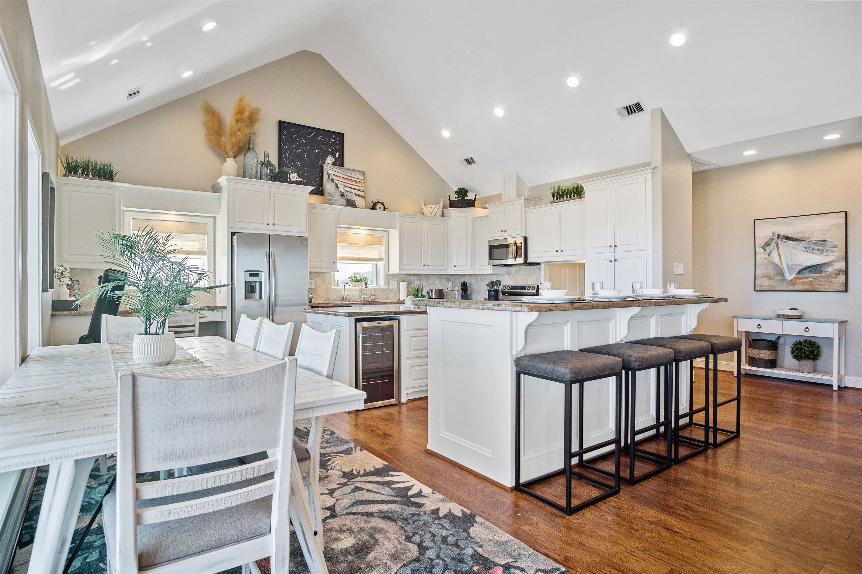 Seaside Sunrise Pool Ocean views Starlink EV Dog