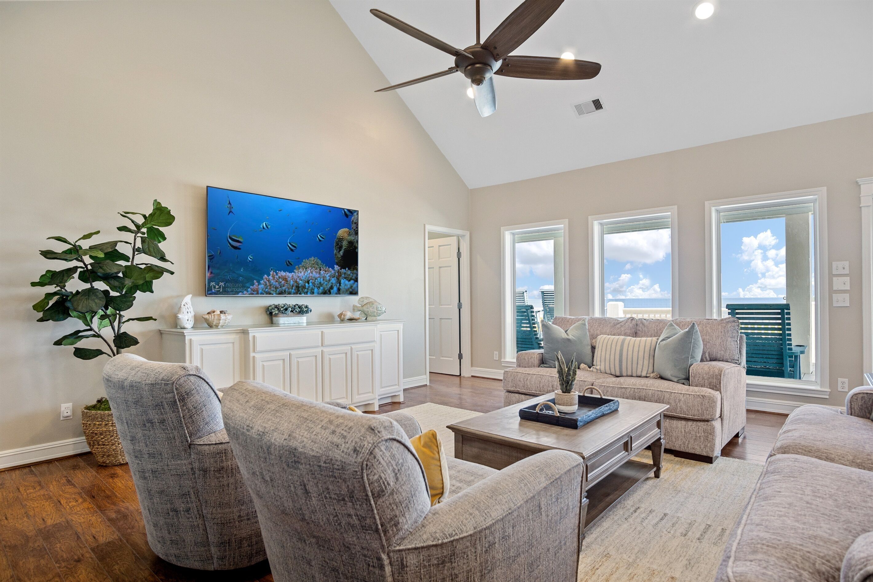 Seaside Sunrise Pool Ocean views Starlink EV Dog