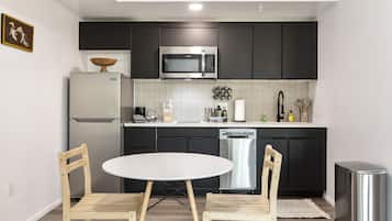 Economy Apartment | Private kitchen | Coffee/tea maker, electric kettle