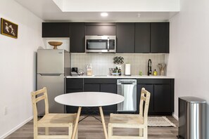 Economy Apartment | Private kitchen | Coffee/tea maker, electric kettle - Tempe Studios (Tempe)