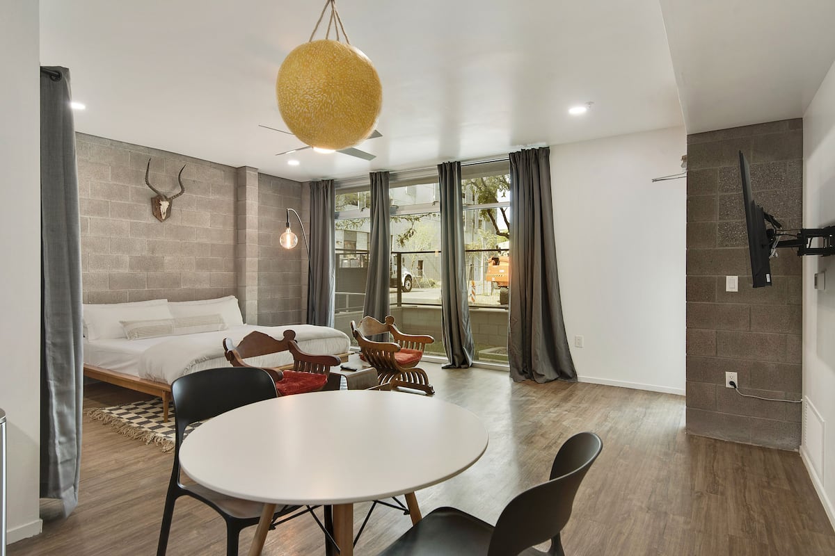 Economy Apartment | 1 bedroom, iron/ironing board, free WiFi
