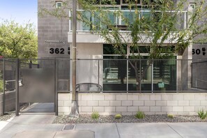 Terrace/patio - Tempe Studios (Tempe)