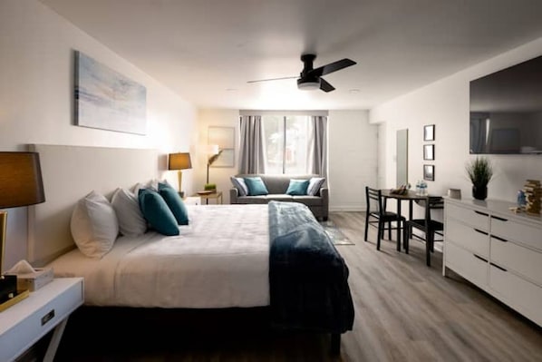 Room - Newly Renovated Contemporary Near The Beach Apt#1 (Myrtle Beach)