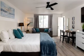 Room - Newly Renovated Contemporary Near The Beach Apt#1 (Myrtle Beach)