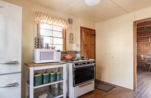 Private kitchen - Private cabin with private skate ramp in forest  (Big Bear Lake)