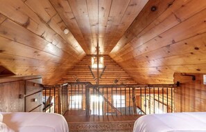 Room - Private cabin with private skate ramp in forest  (Big Bear Lake)