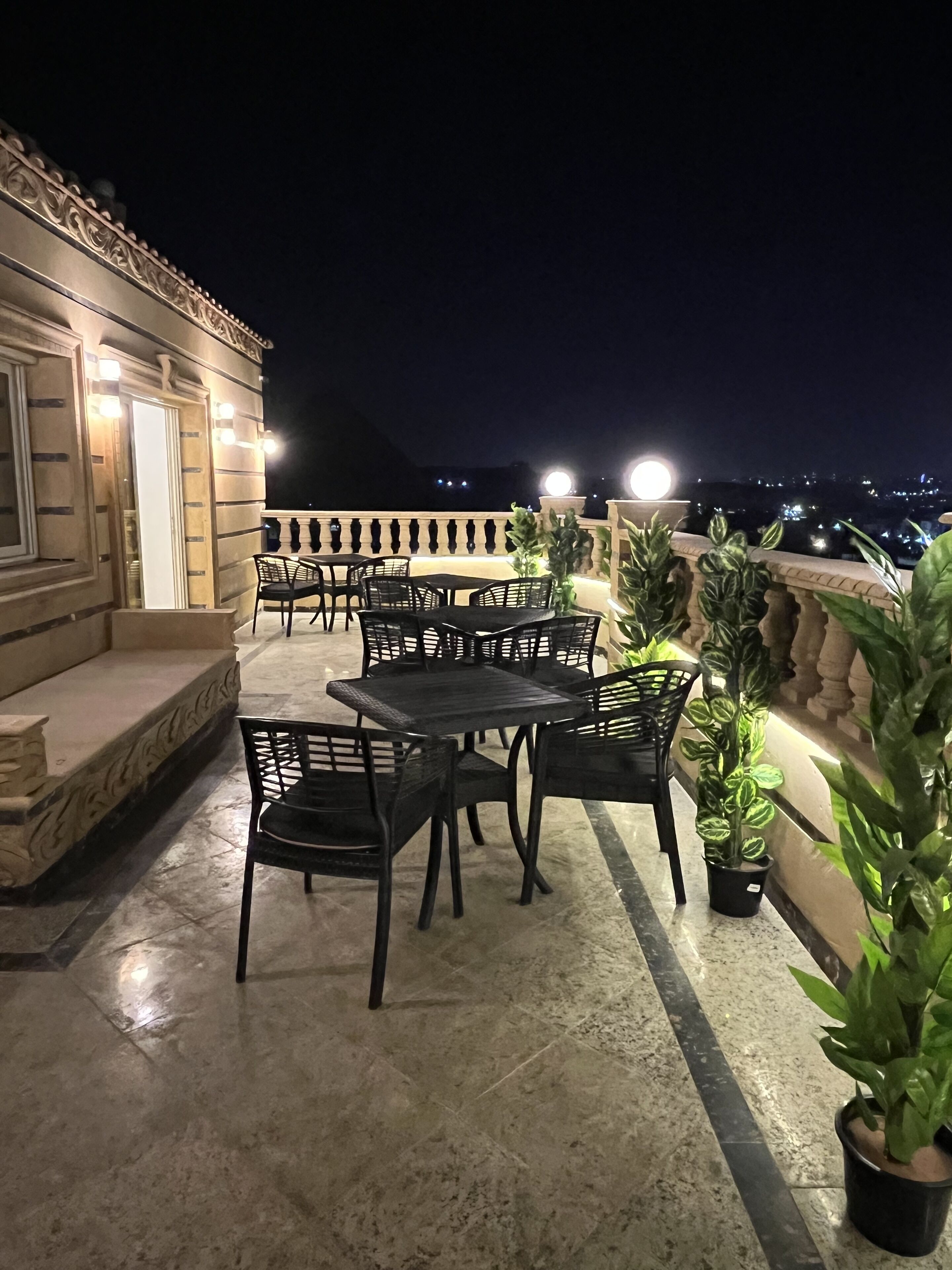 Photo - Crowne Pyramids View inn