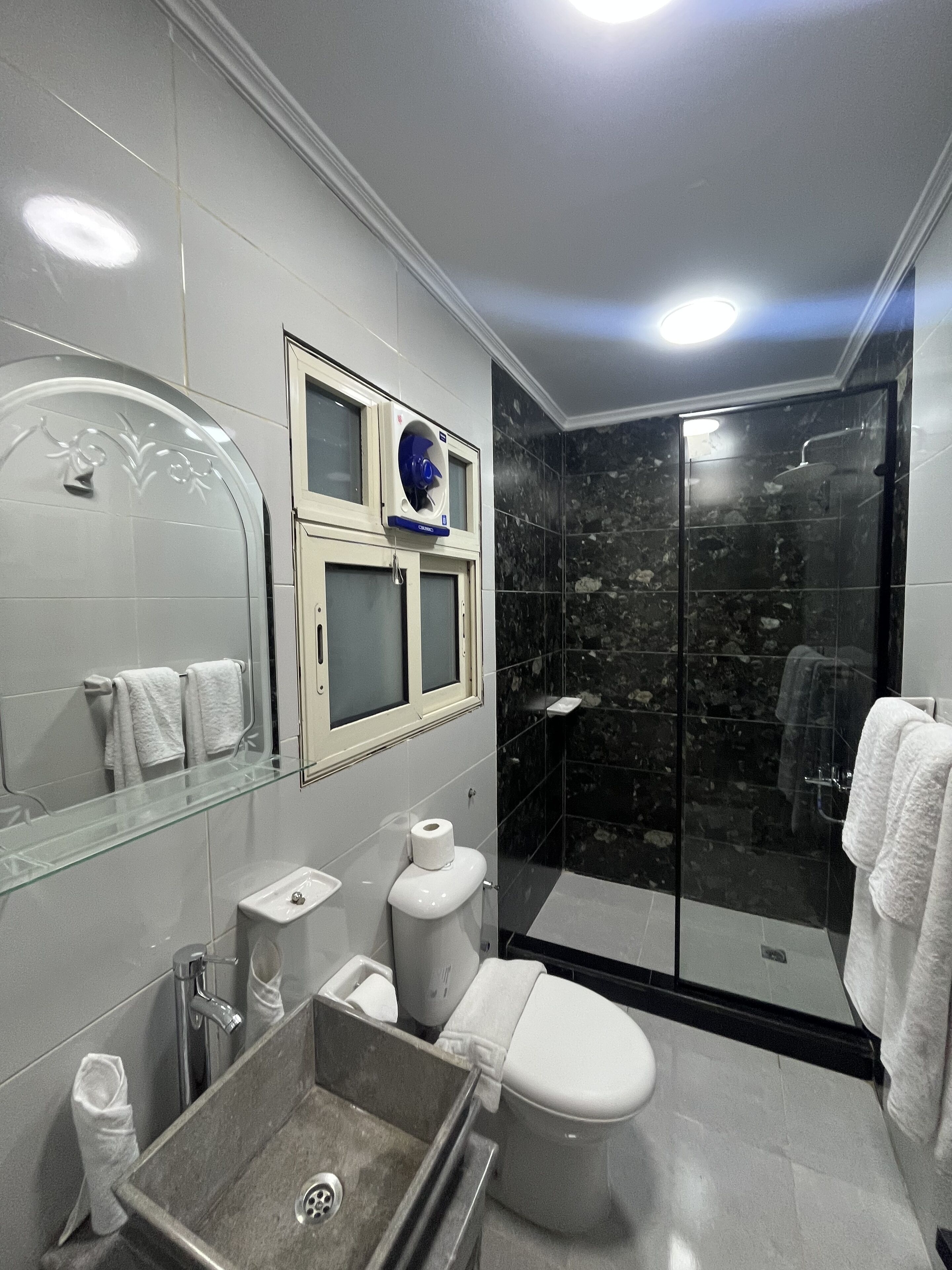 Crowne Pyramids view inn