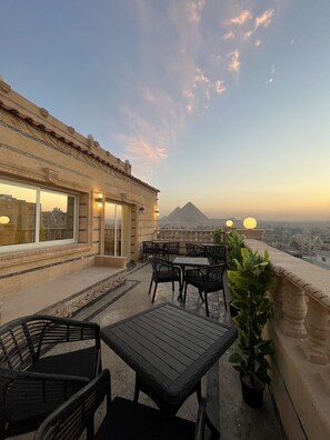 Outdoor dining - (Giza)