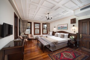 Superior Triple Room | Minibar, in-room safe, iron/ironing board, free WiFi - Bender Hotel (Istanbul)