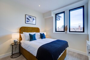 Apartment, 1 Queen Bed | 1 bedroom, iron/ironing board, free WiFi, bed sheets - Beautiful 1-bed Apartment in Cheam, Sutton (Sutton)
