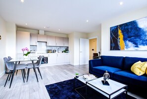 Living area - Charming 2-bed Apartment in Cheam, Sutton (Sutton)